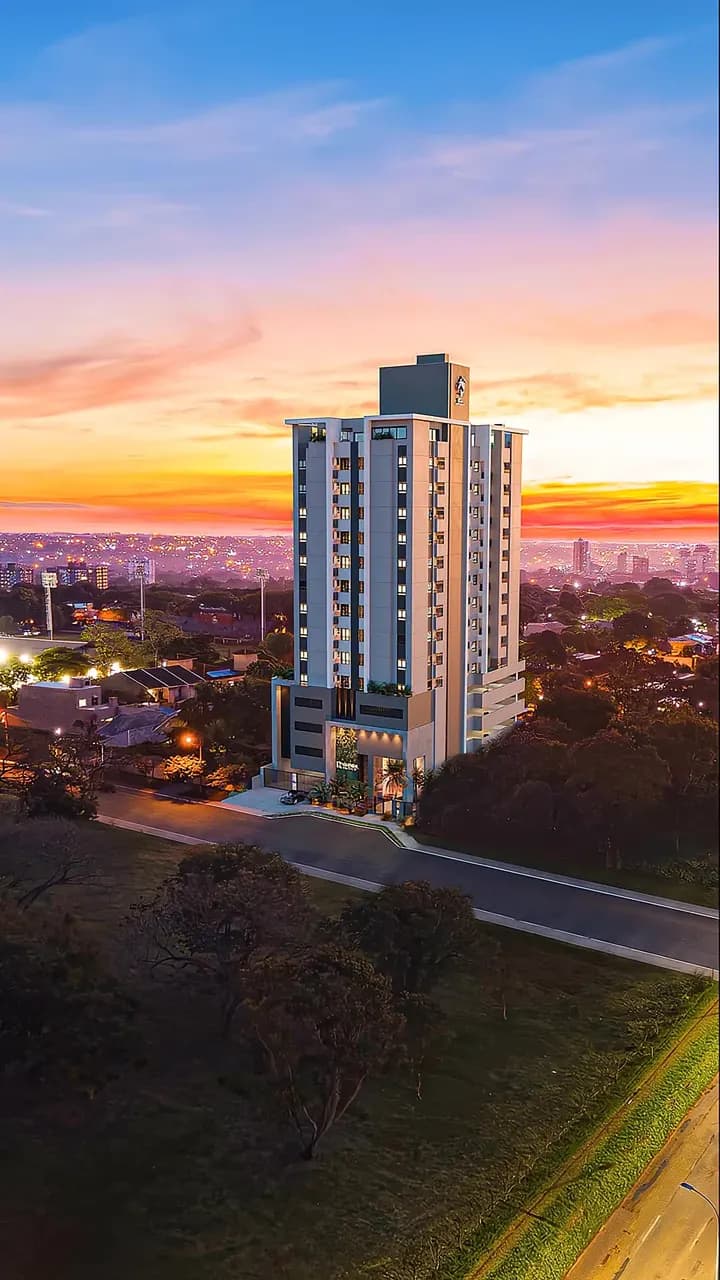 Vista aérea do Easy Residence ao pôr do sol na região central de Foz do Iguaçu